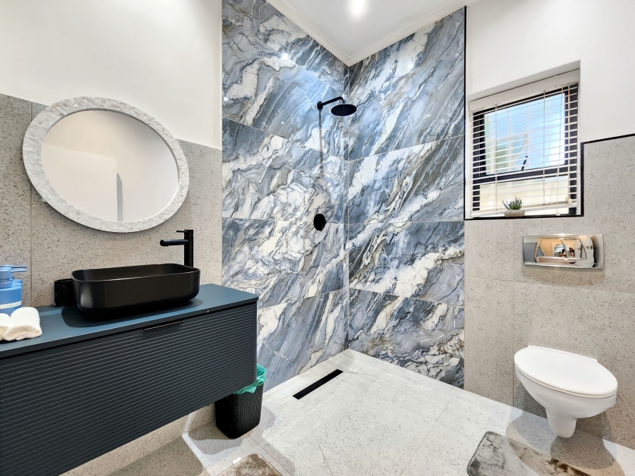 To Let 7 Bedroom Property for Rent in Camps Bay Western Cape